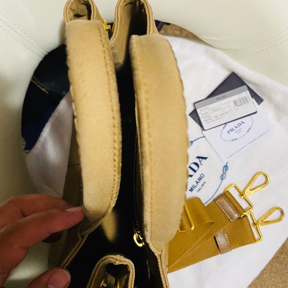 Pre-love Prada Canapa (SOLD) - Picture 9 of 10
